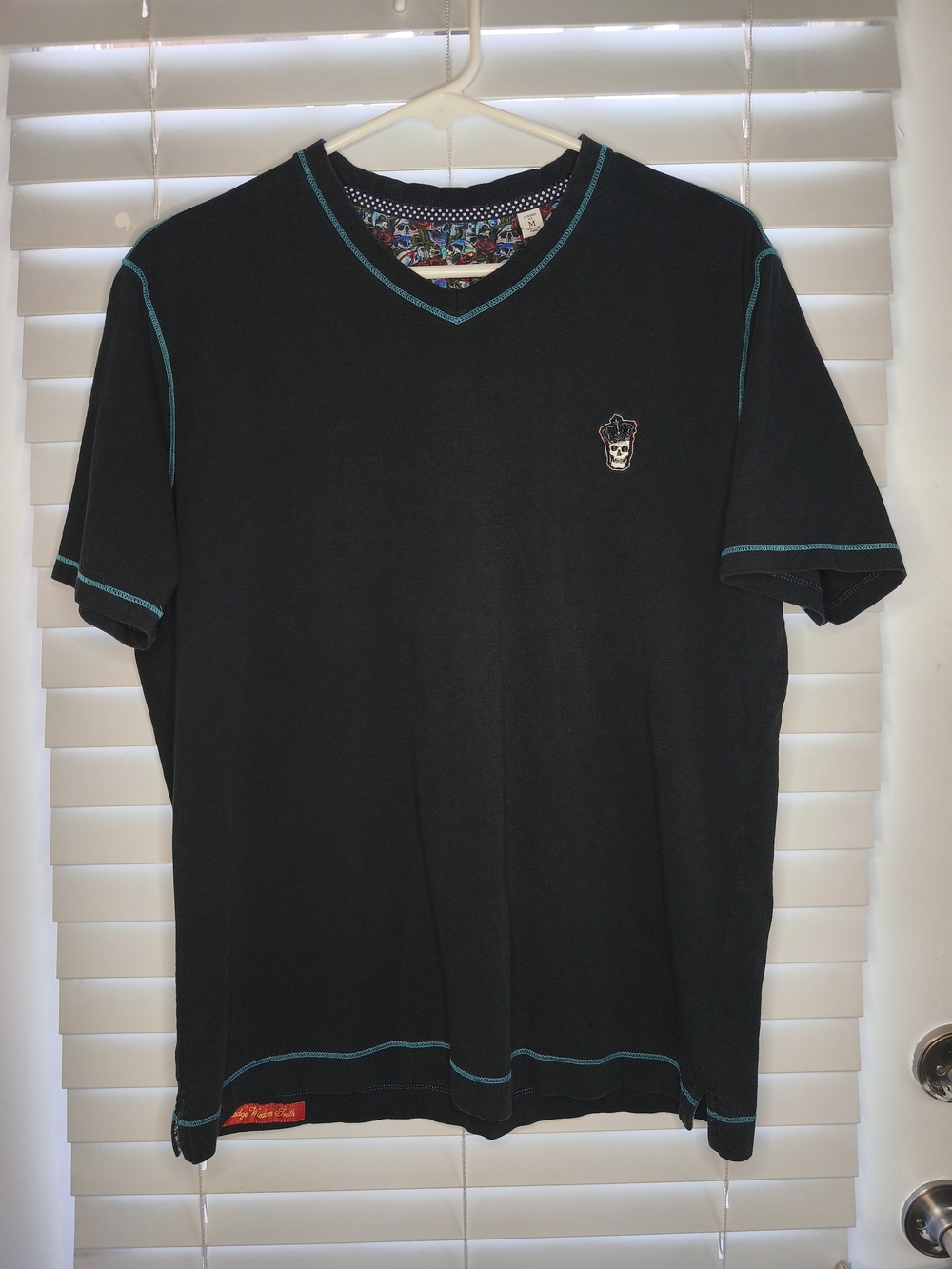Robert Graham Damien Black V-Neck T-Shirt Skull Crown Embroidered Size M Cotton